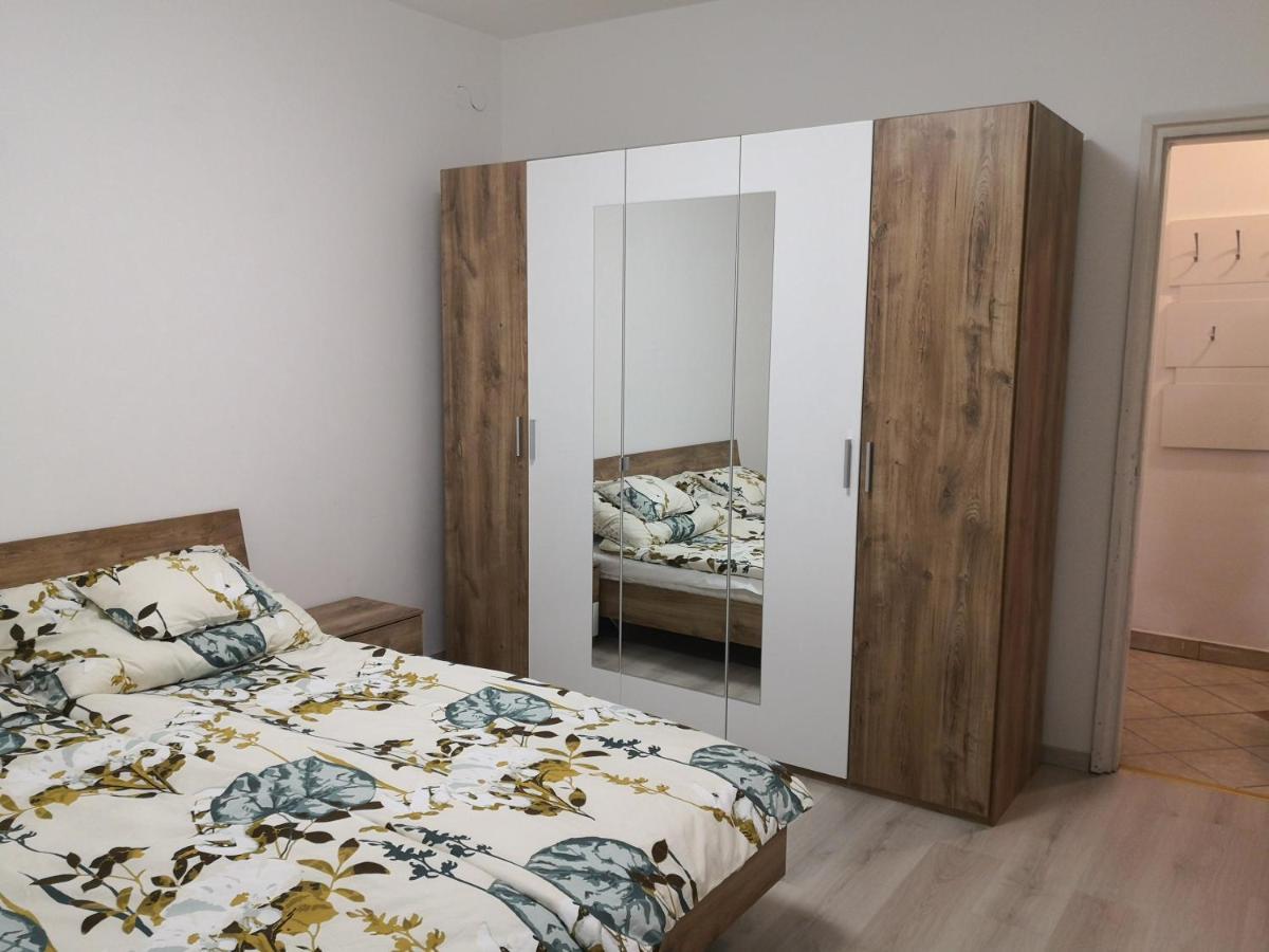 Oasis Apartman Сегед Екстер'єр фото